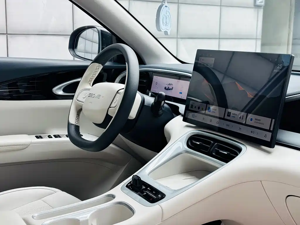 Geely Galaxy Starwish 2025 — фото 10