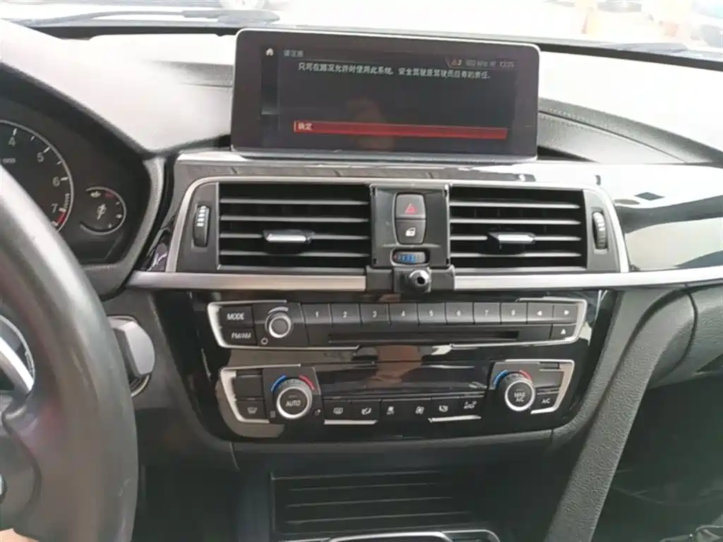 BMW 3 Series 2017 — фото 13