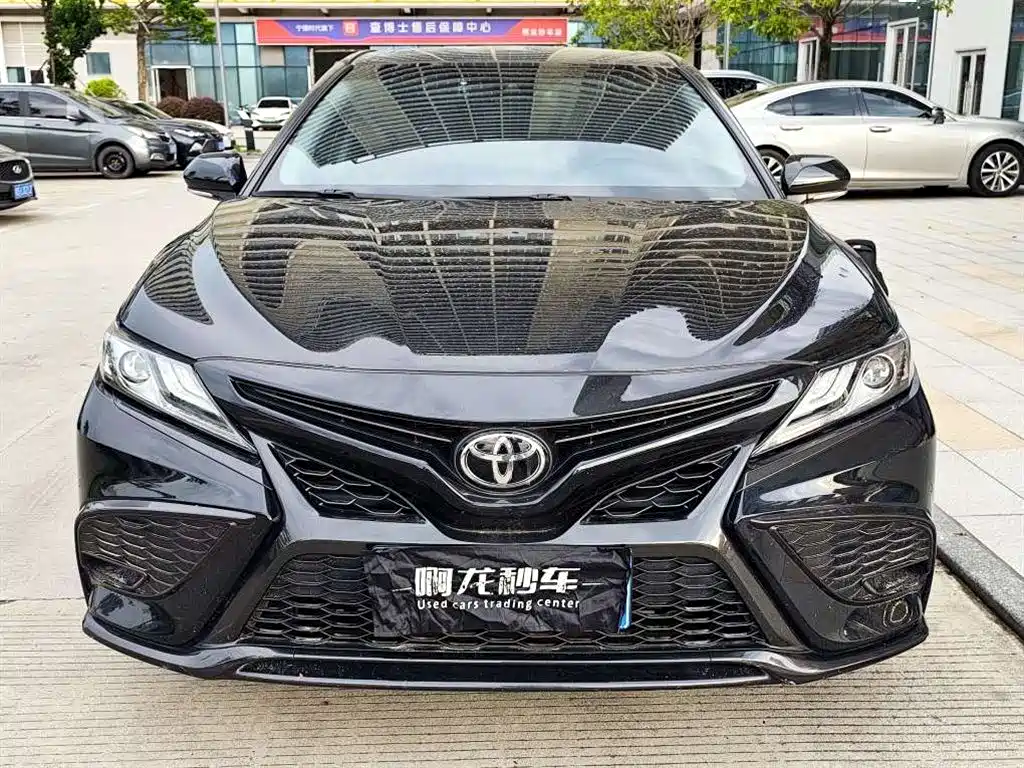 Toyota Camry 2024 — фото 2