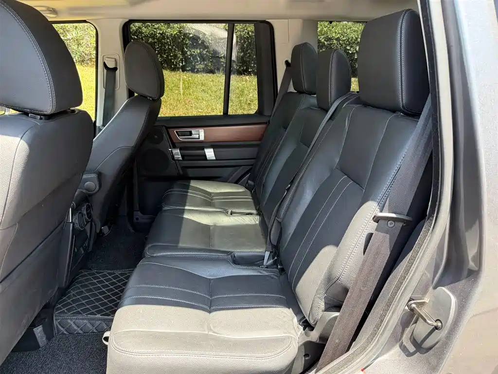 Land Rover Discovery 2017 — фото 10