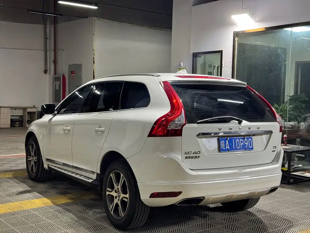 Volvo XC60 2015 — фото 6
