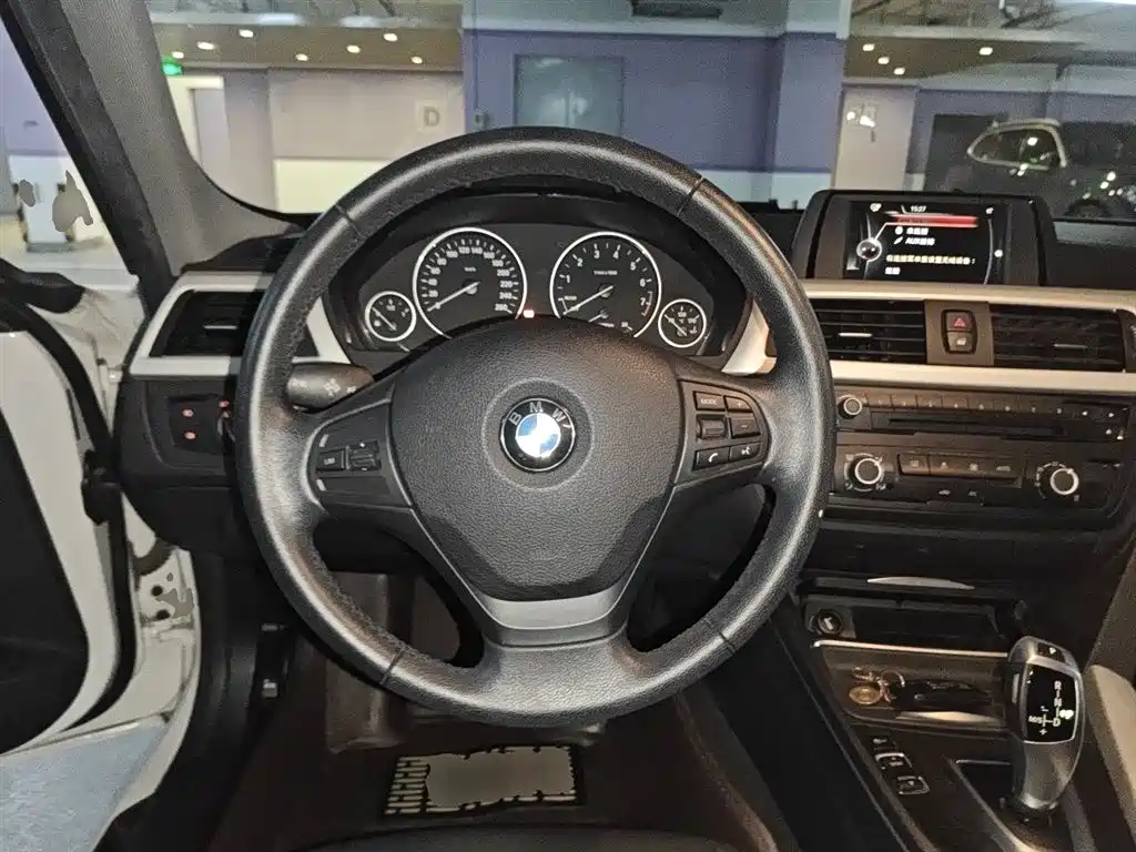 BMW 3 Series 2017 — фото 6