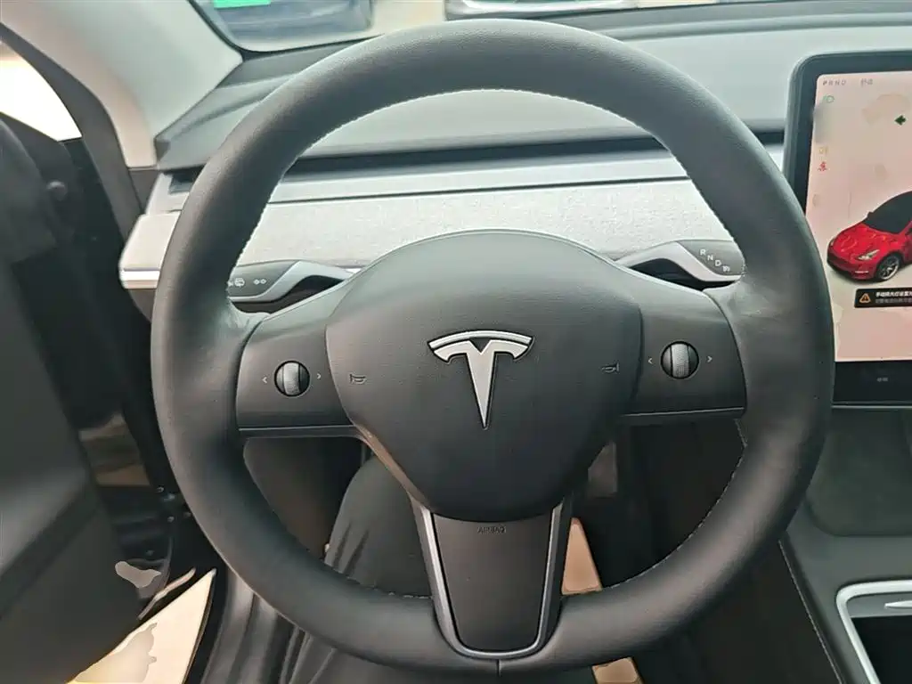 Tesla Model Y 2024 — фото 11
