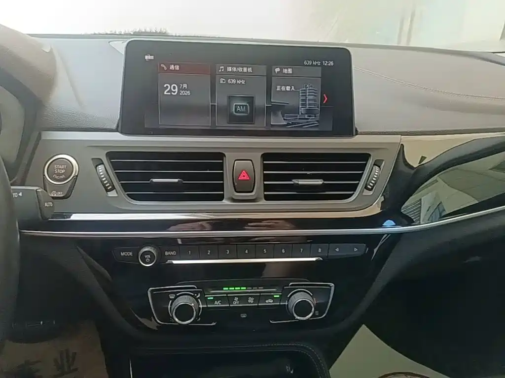 BMW 1 Series 2019 — фото 13