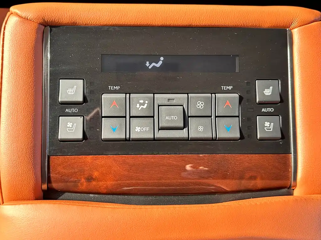 Lexus LX 2016 — фото 17