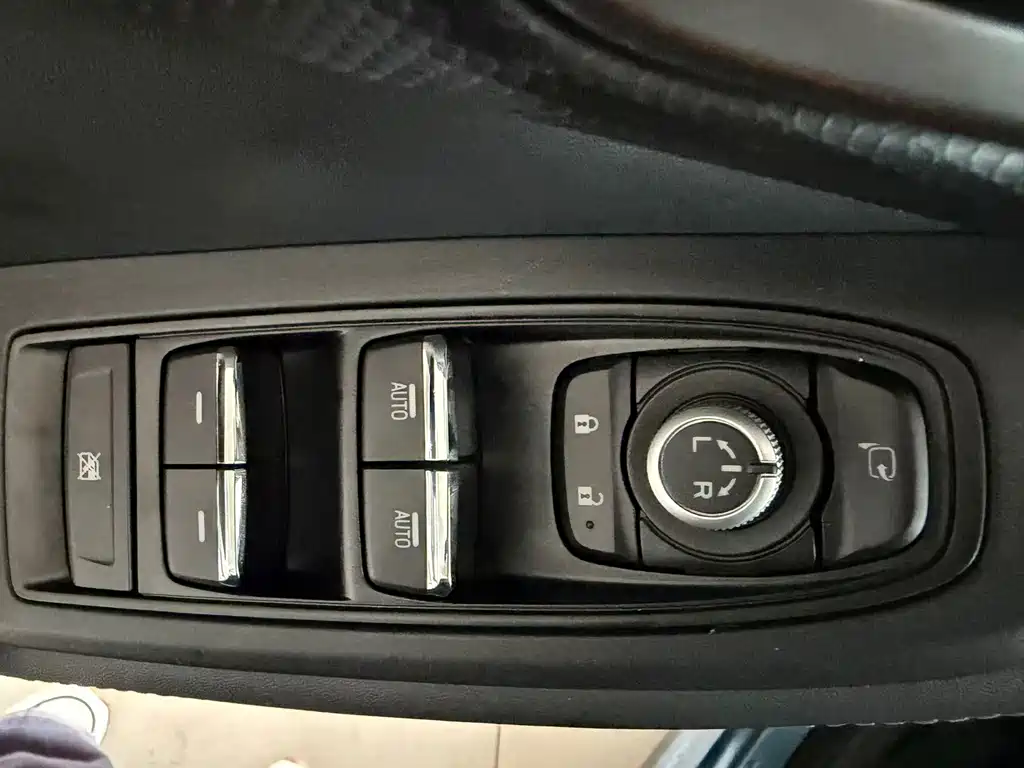 Subaru Forester 2022 — фото 9