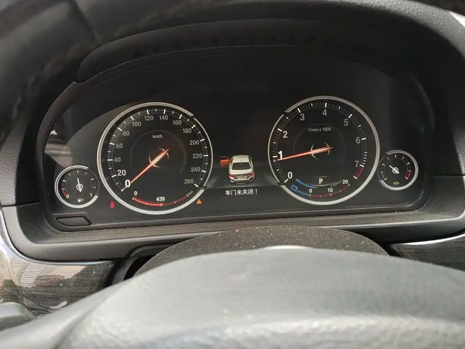 BMW 5 Series 2017 — фото 14