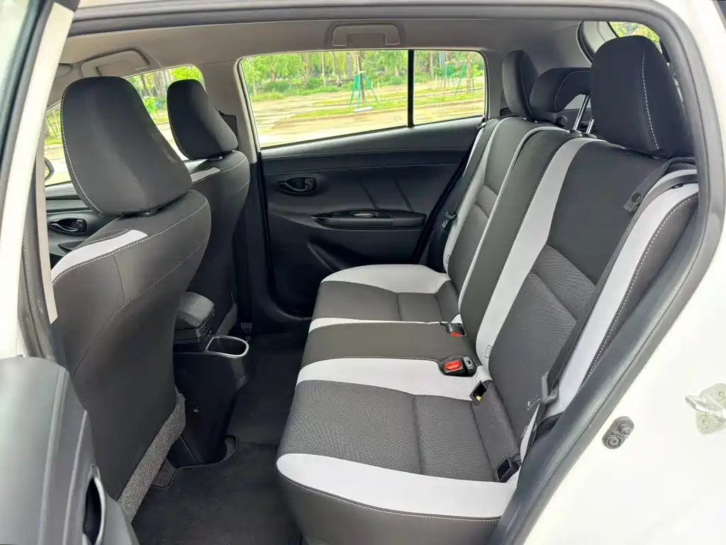 Toyota Yaris L 2020 — фото 11