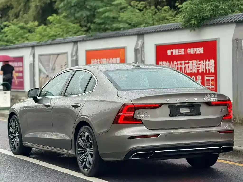 Volvo S60 2022 — фото 9