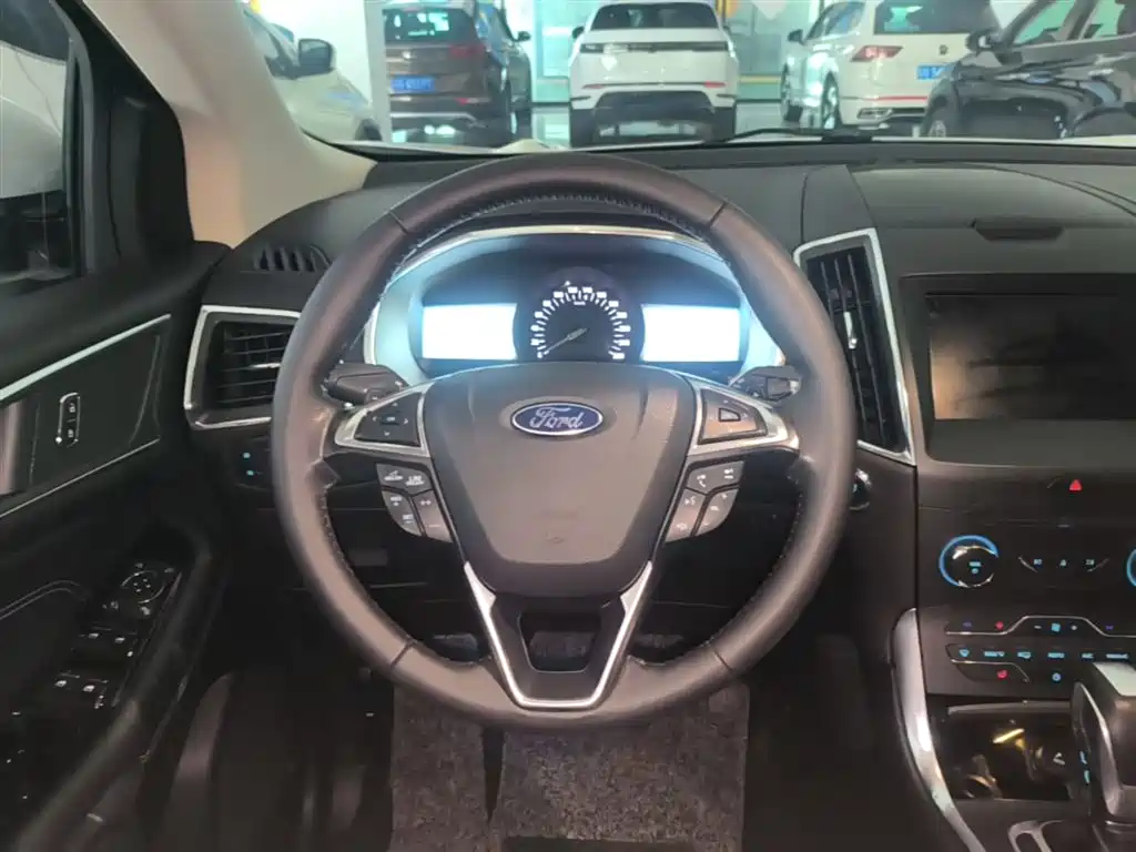 Ford Edge 2018 — фото 11