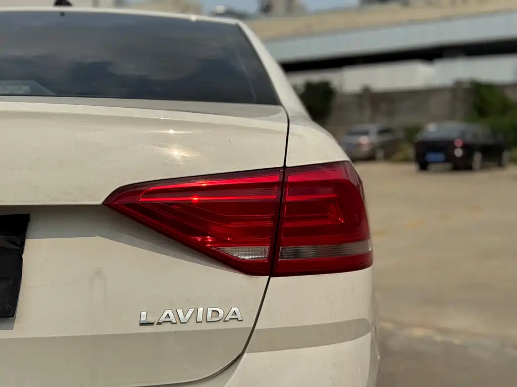 Volkswagen Lavida 2018 — фото 16