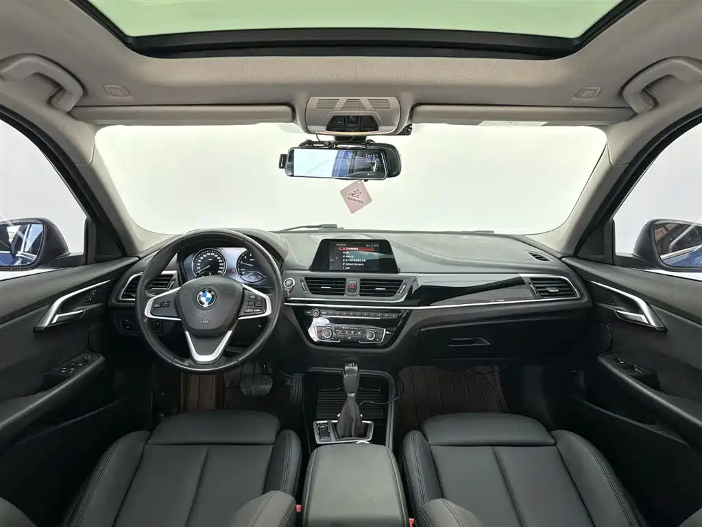 BMW 1 Series 2017 — фото 15