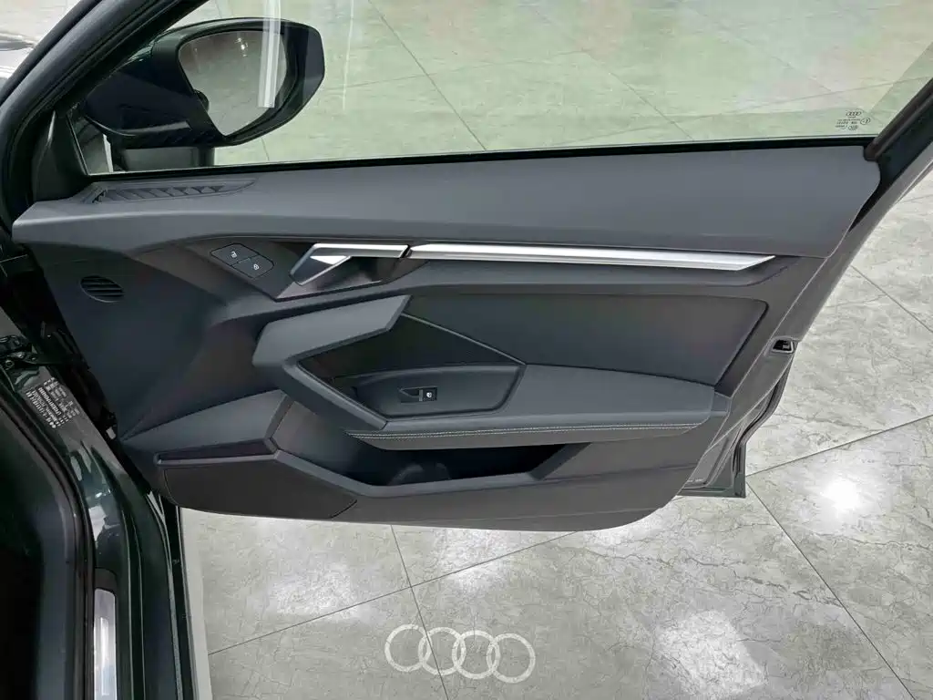 Audi A3 2023 — фото 12