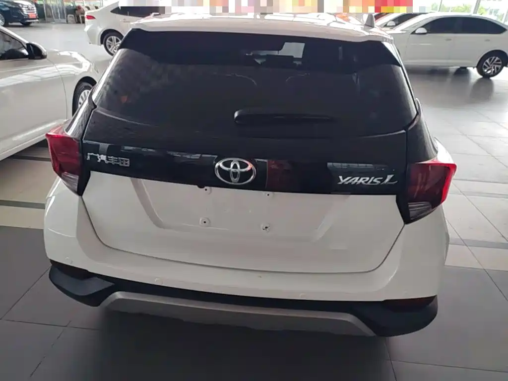 Toyota Yaris L 2023