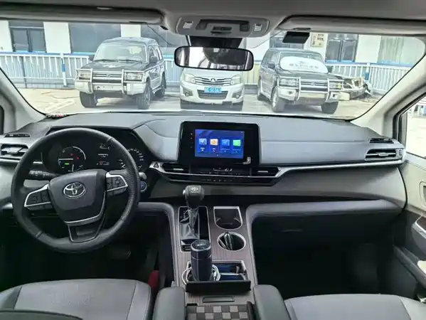 Toyota Granvia 2024