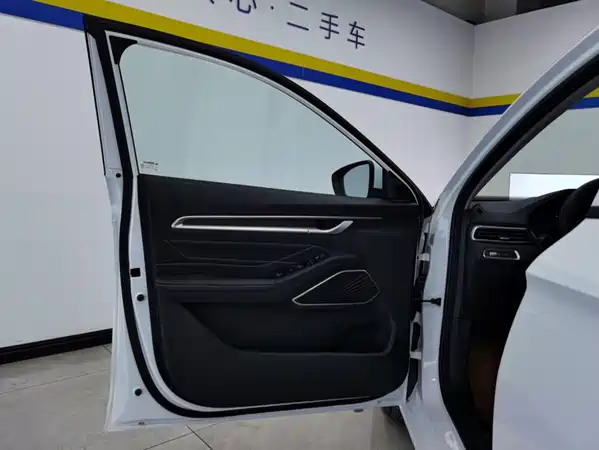 Geely Emgrand 2024