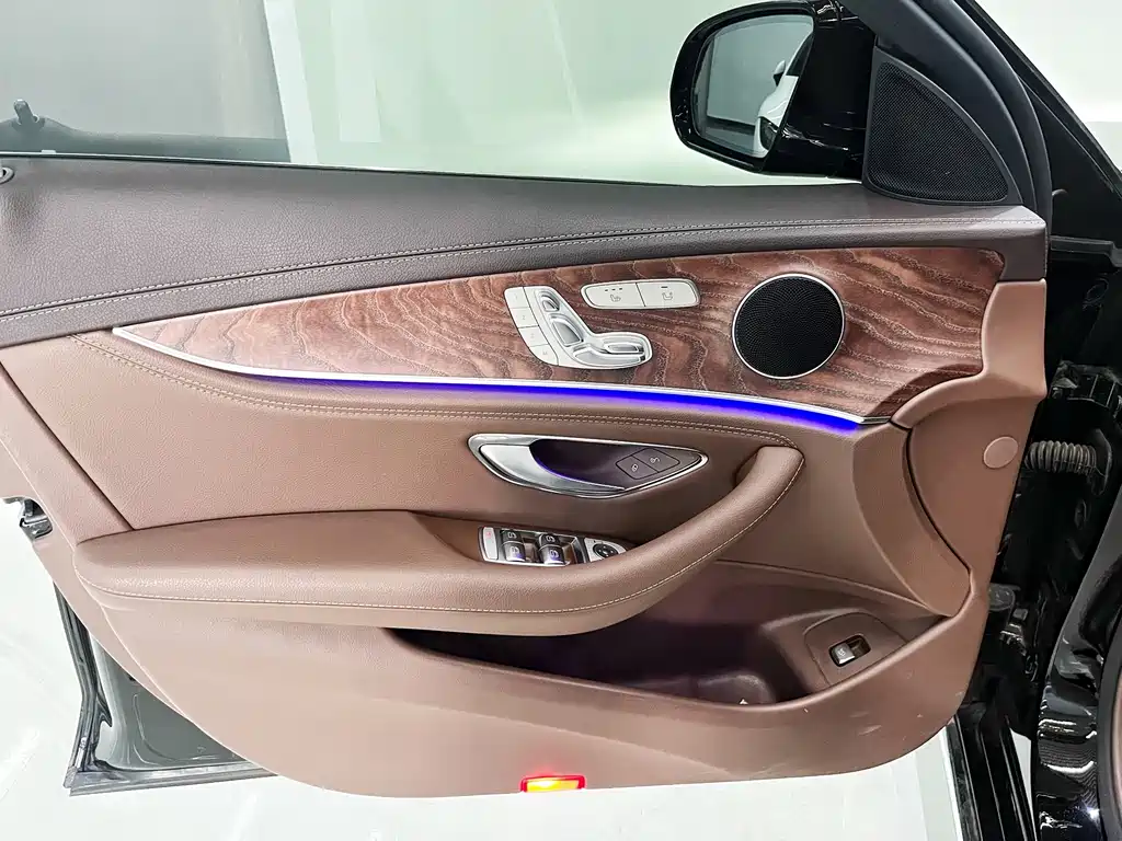 Mercedes-Benz E-Class 2023 — фото 13