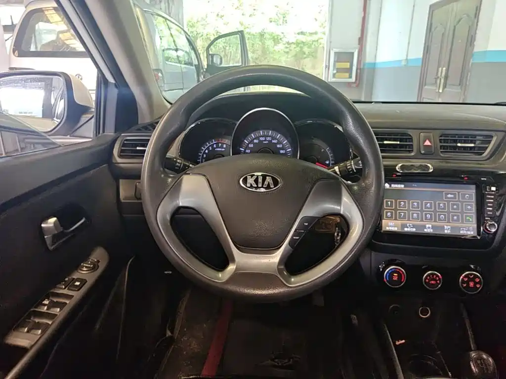 Kia K2 2015 — фото 11