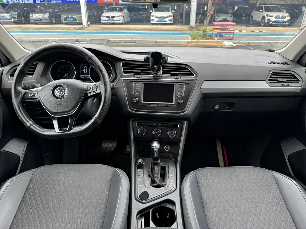 Volkswagen Tiguan L 2017 — фото 9