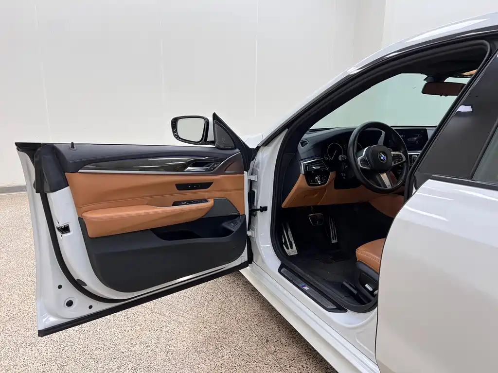 BMW 6 Series GT 2019 — фото 16