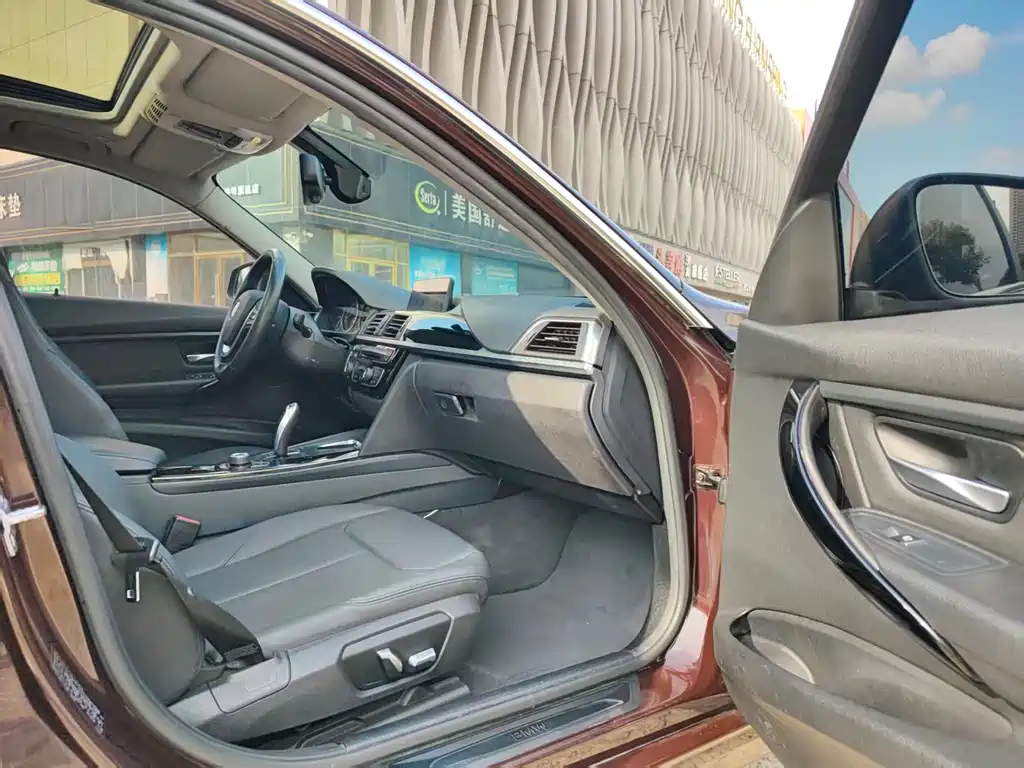 BMW 3 Series 2016 — фото 15