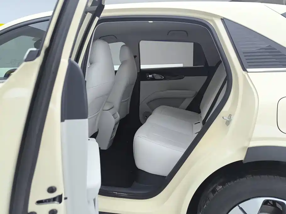 Geely Galaxy Starwish 2025 — фото 11