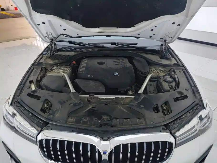 BMW 5 Series 2021 — фото 10