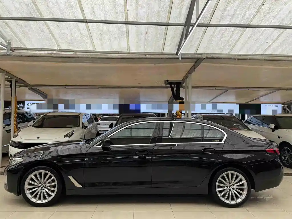 BMW 5 Series 2022 — фото 10