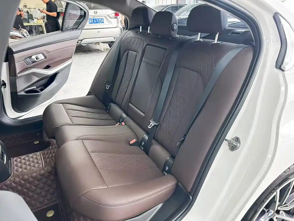 BMW 3 Series 2023 — фото 13