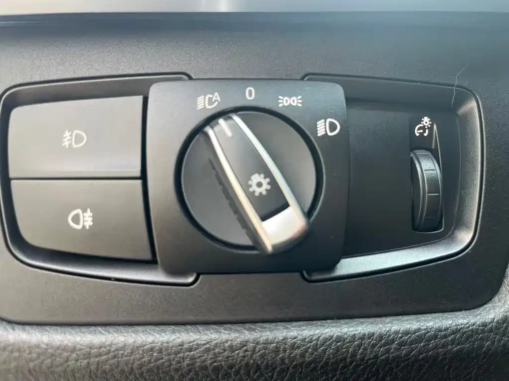 BMW 3 Series 2017 — фото 16