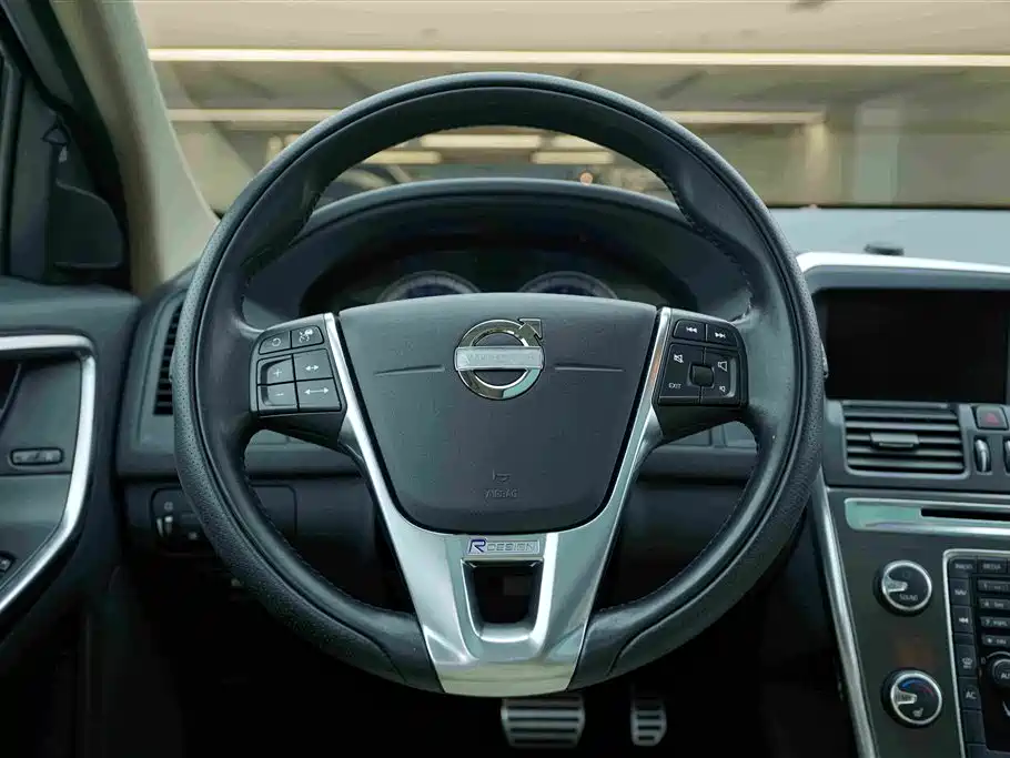 Volvo XC60 2012 — фото 17