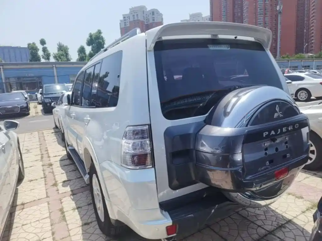 Mitsubishi Pajero 2018