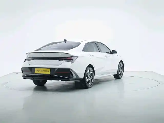 Hyundai Elantra 2024