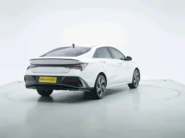 Hyundai Elantra 2024