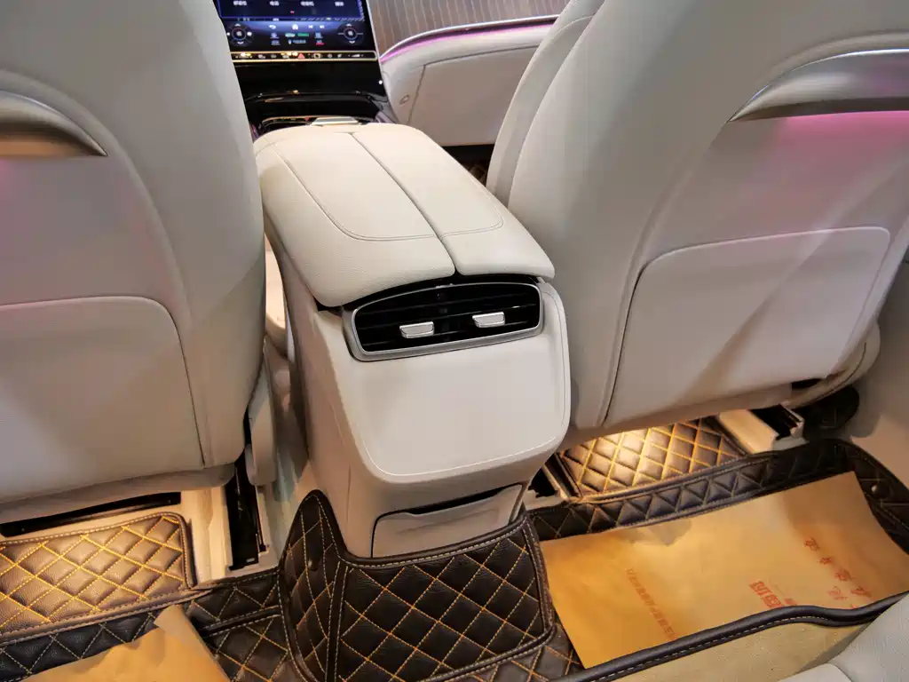 Mercedes-Benz EQE SUV 2023 — фото 19