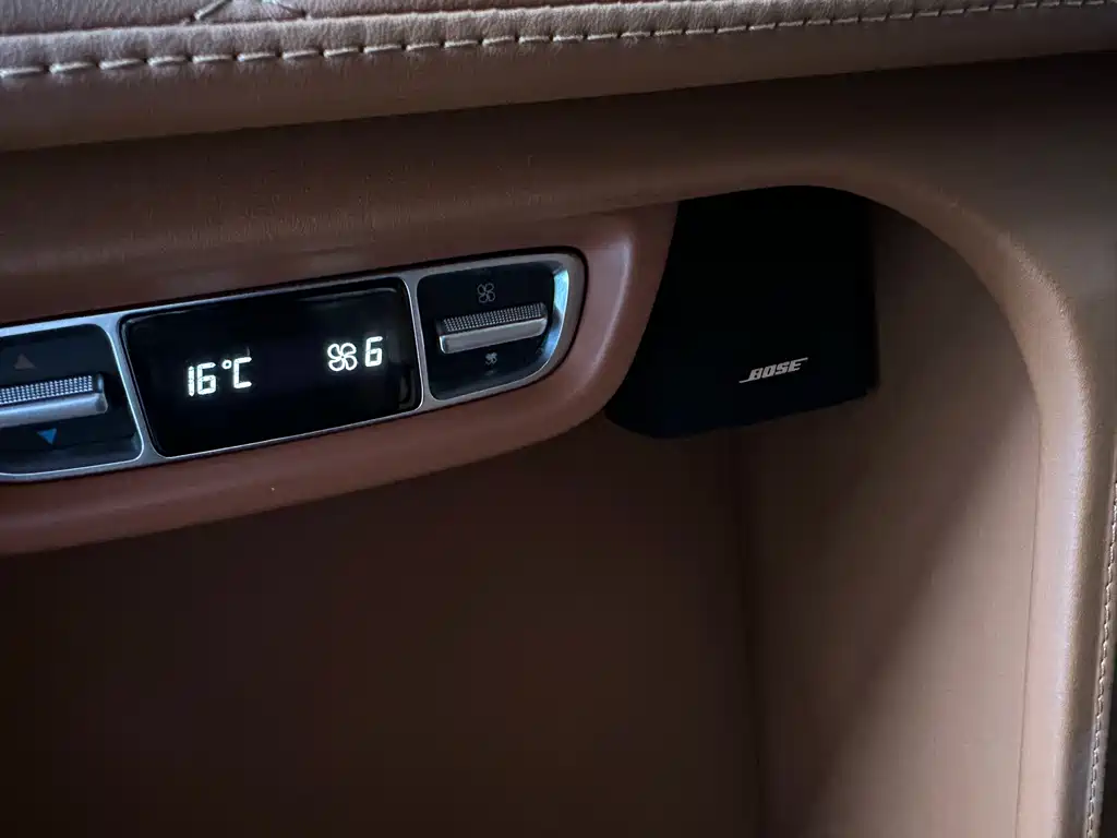 Mercedes-Benz V-Class 2019 — фото 13