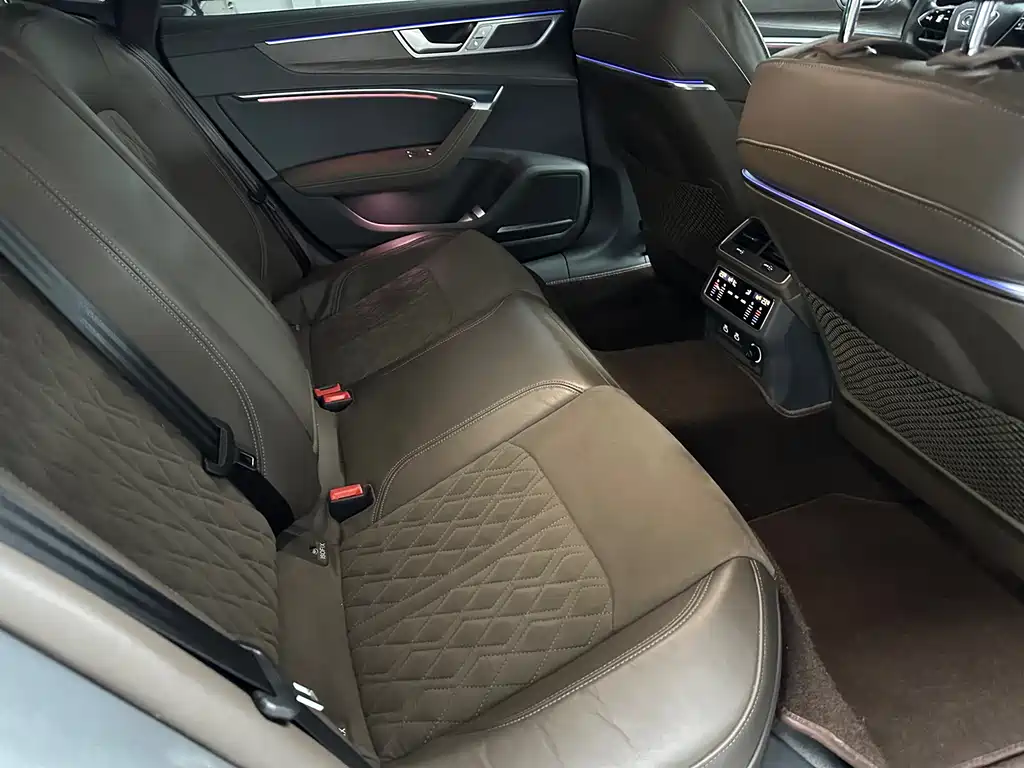 Audi A7L 2022 — фото 15