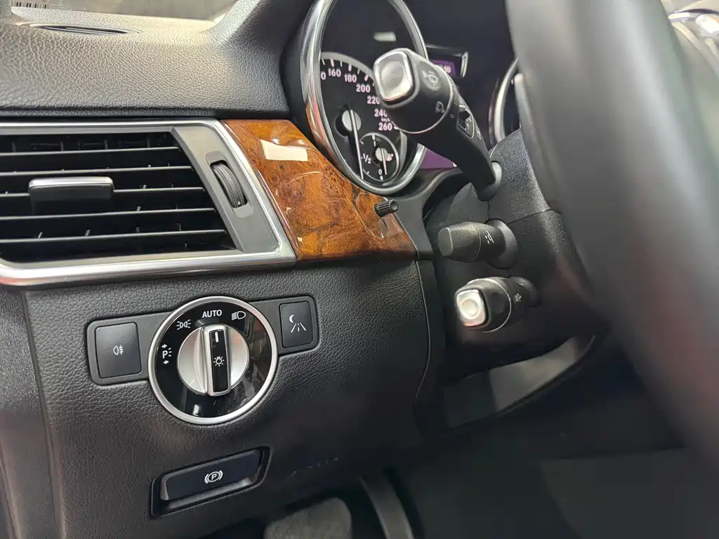Mercedes-Benz M-Class 2013 — фото 16