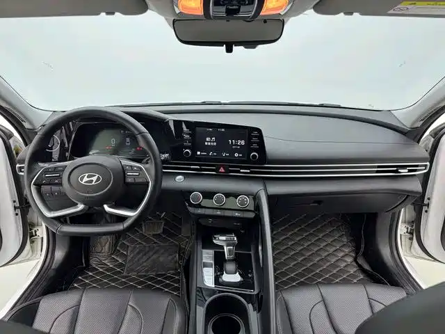 Hyundai Elantra 2024