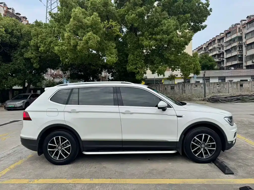 Volkswagen Tiguan L 2017 — фото 5