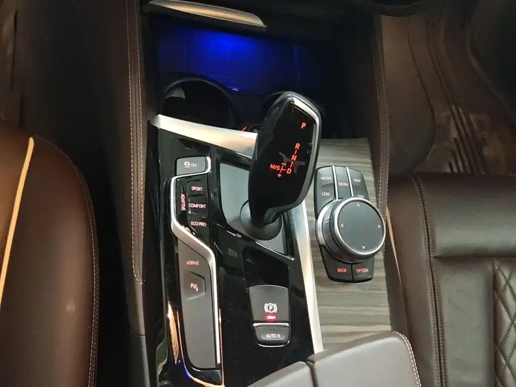 BMW 5 Series New Energy 2019 — фото 16