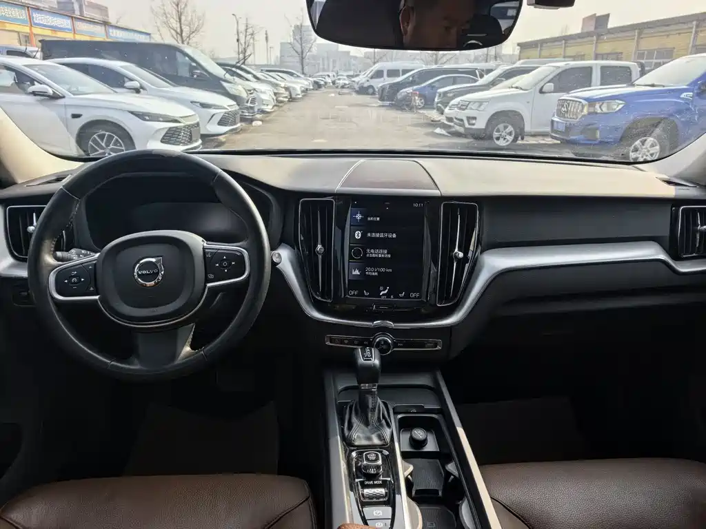 Volvo XC60 2019 — фото 14
