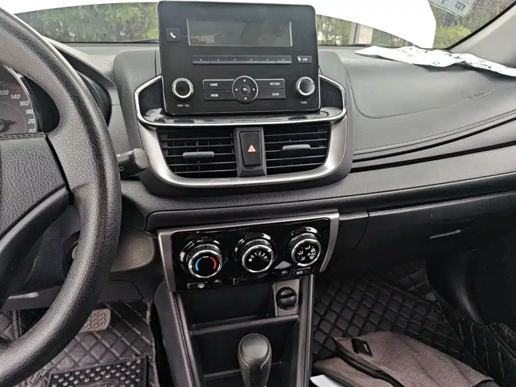 Toyota Yaris L 2021 — фото 13