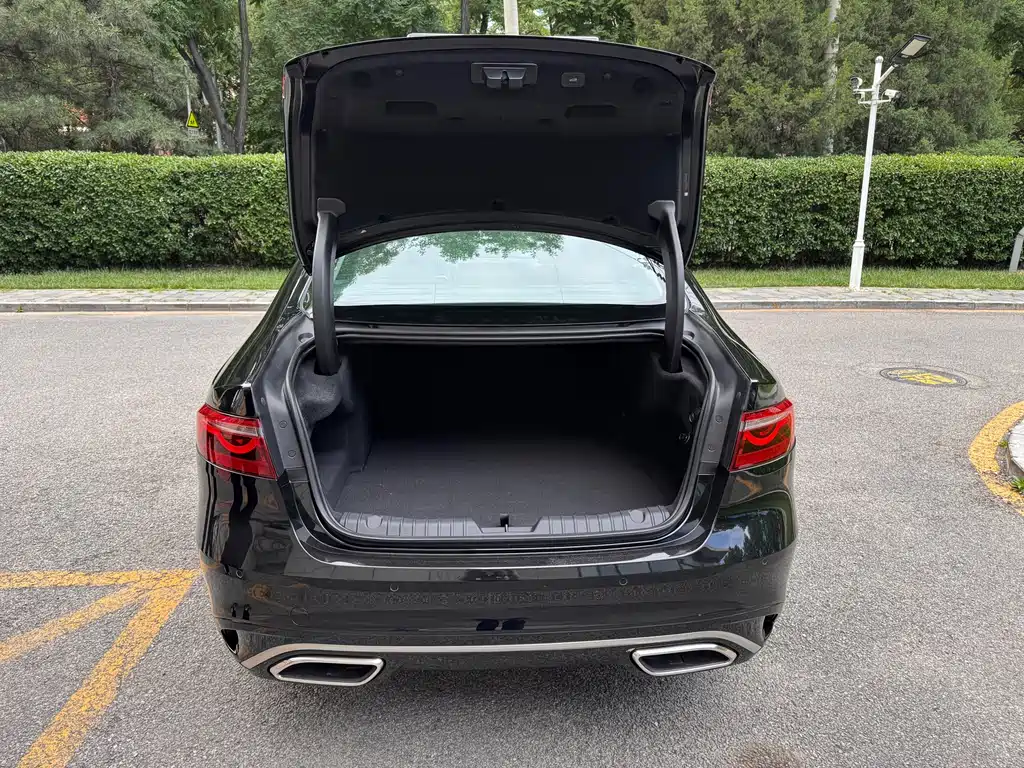 Jaguar XFL 2025