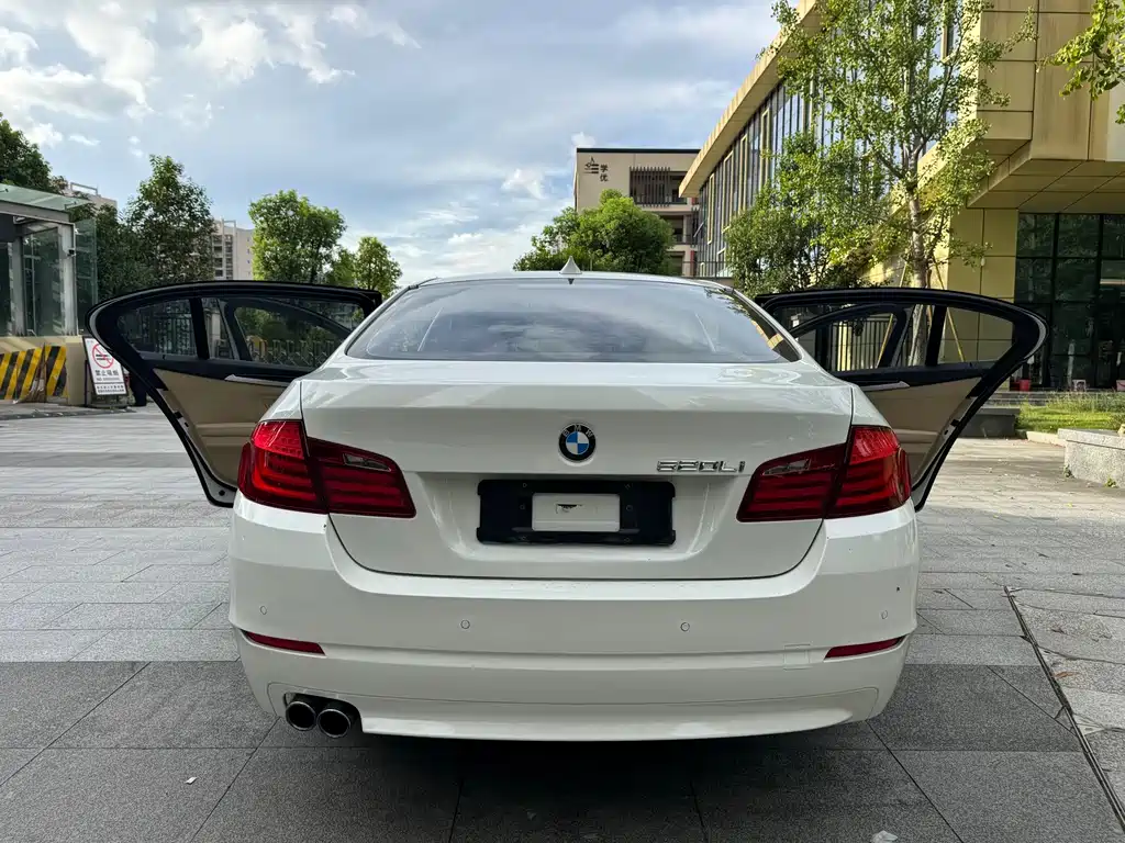 BMW 5 Series 2012 — фото 15