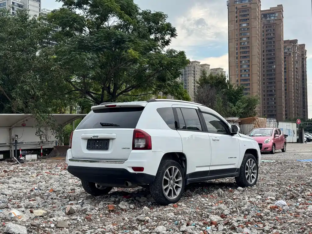 Jeep Compass 2015 — фото 8