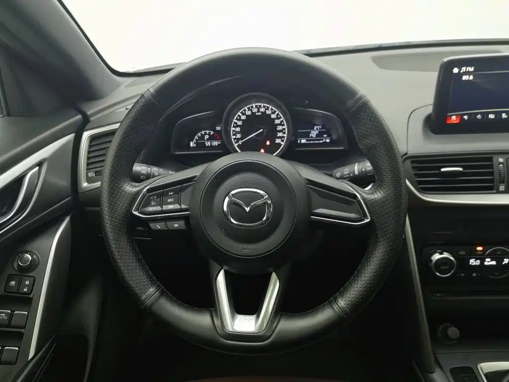 Mazda CX-4 2018 — фото 11