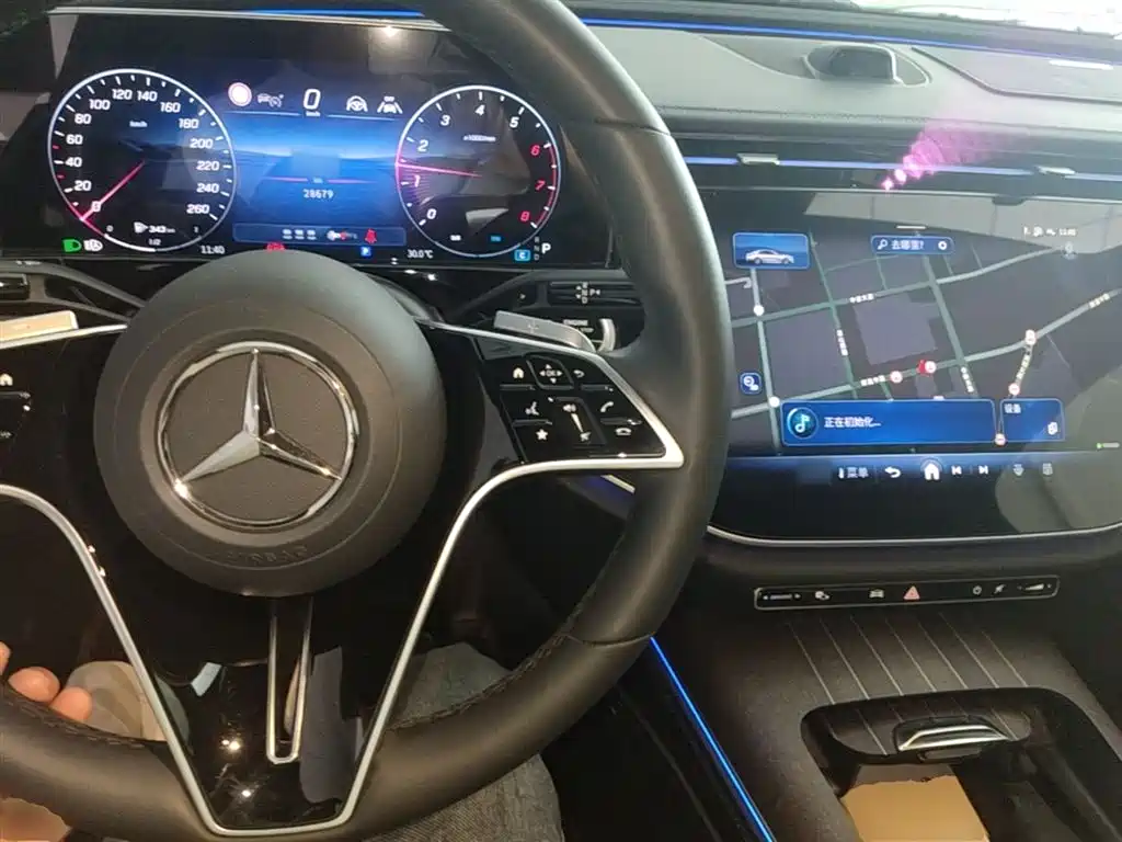 Mercedes-Benz E-Class 2025 — фото 10