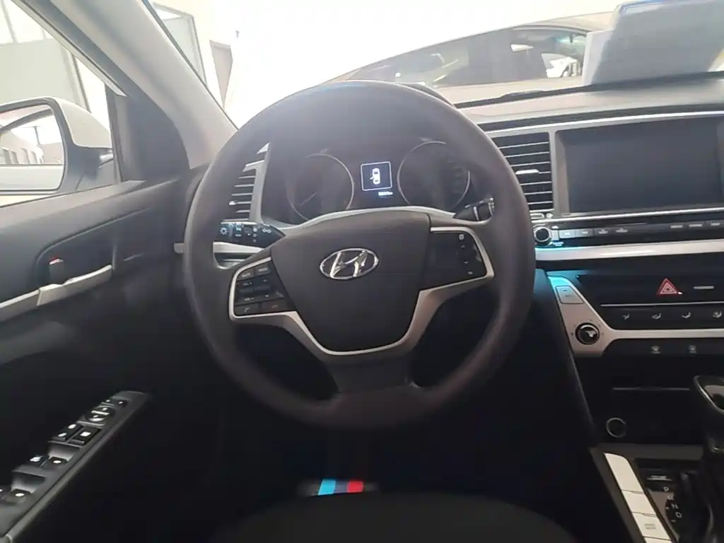 Hyundai Elantra 2019 — фото 11