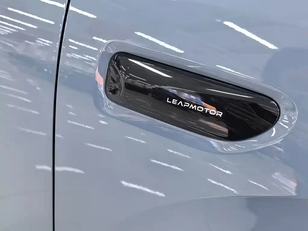 Leapmotor B01 2025 — фото 16